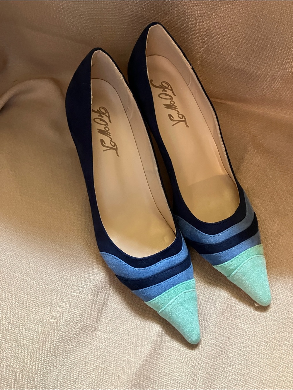 Pointed Toe Colorblock Pumps in Navy, Light Blue and Mint